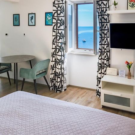 Studio Apartment Above Promenade W Terrace & Parking Рабац Екстериор снимка