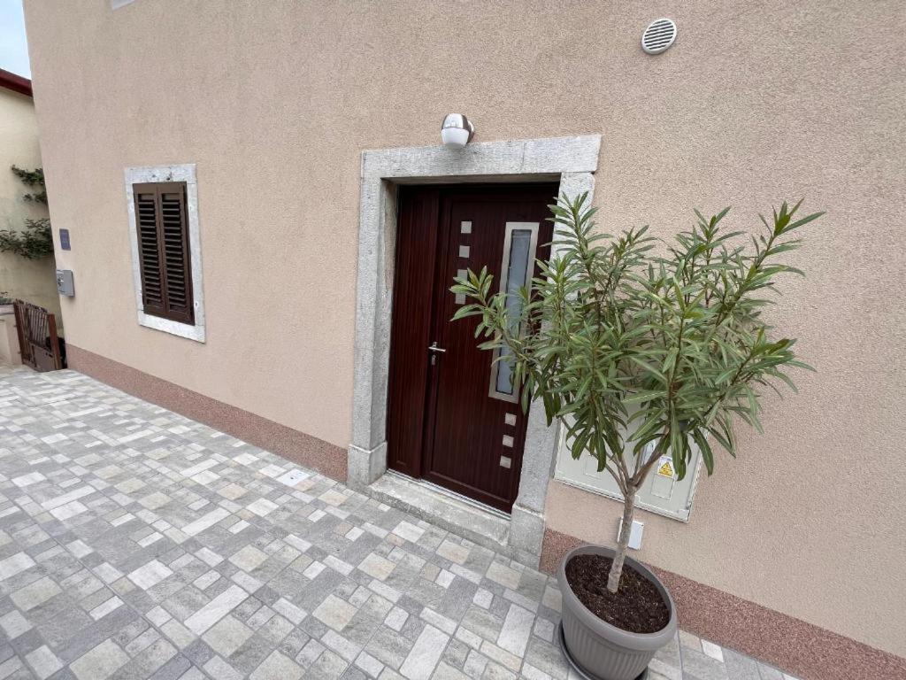 Studio Apartment Above Promenade W Terrace & Parking Рабац Екстериор снимка