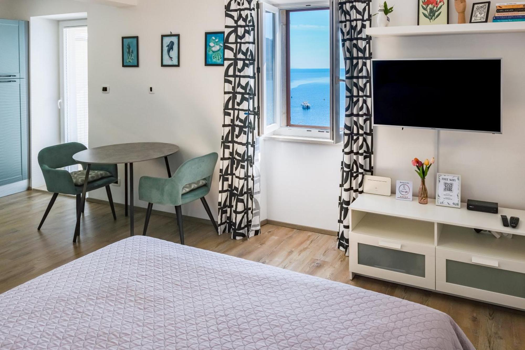 Studio Apartment Above Promenade W Terrace & Parking Рабац Екстериор снимка