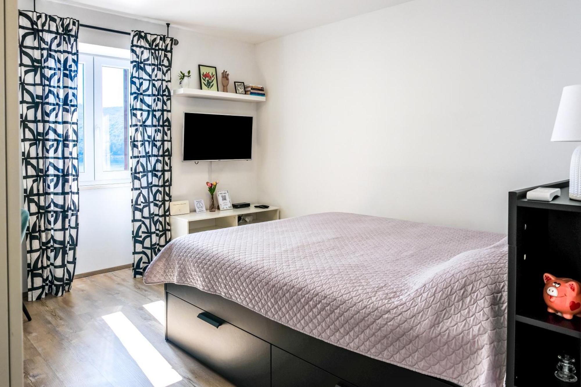 Studio Apartment Above Promenade W Terrace & Parking Рабац Екстериор снимка