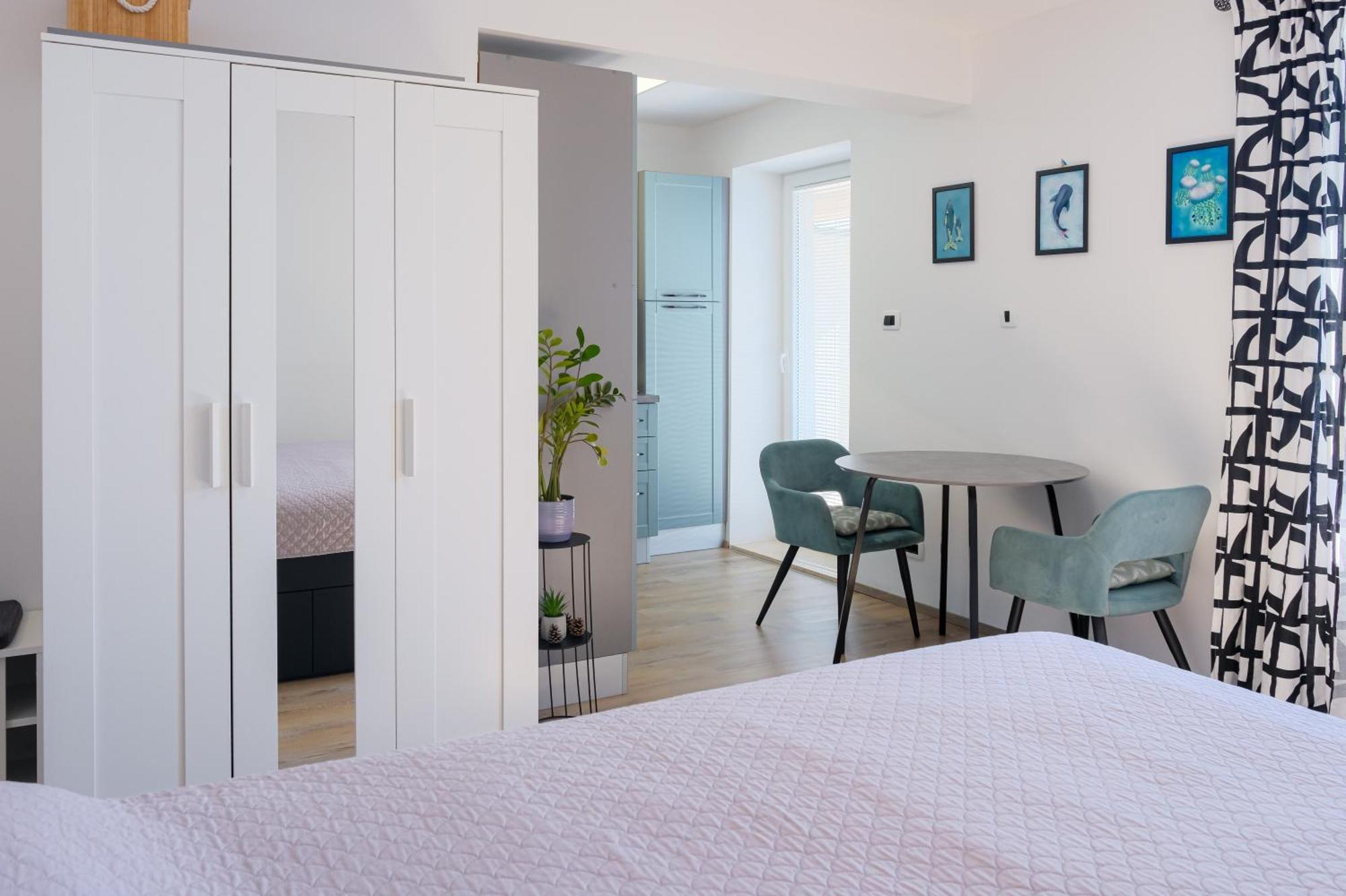 Studio Apartment Above Promenade W Terrace & Parking Рабац Екстериор снимка