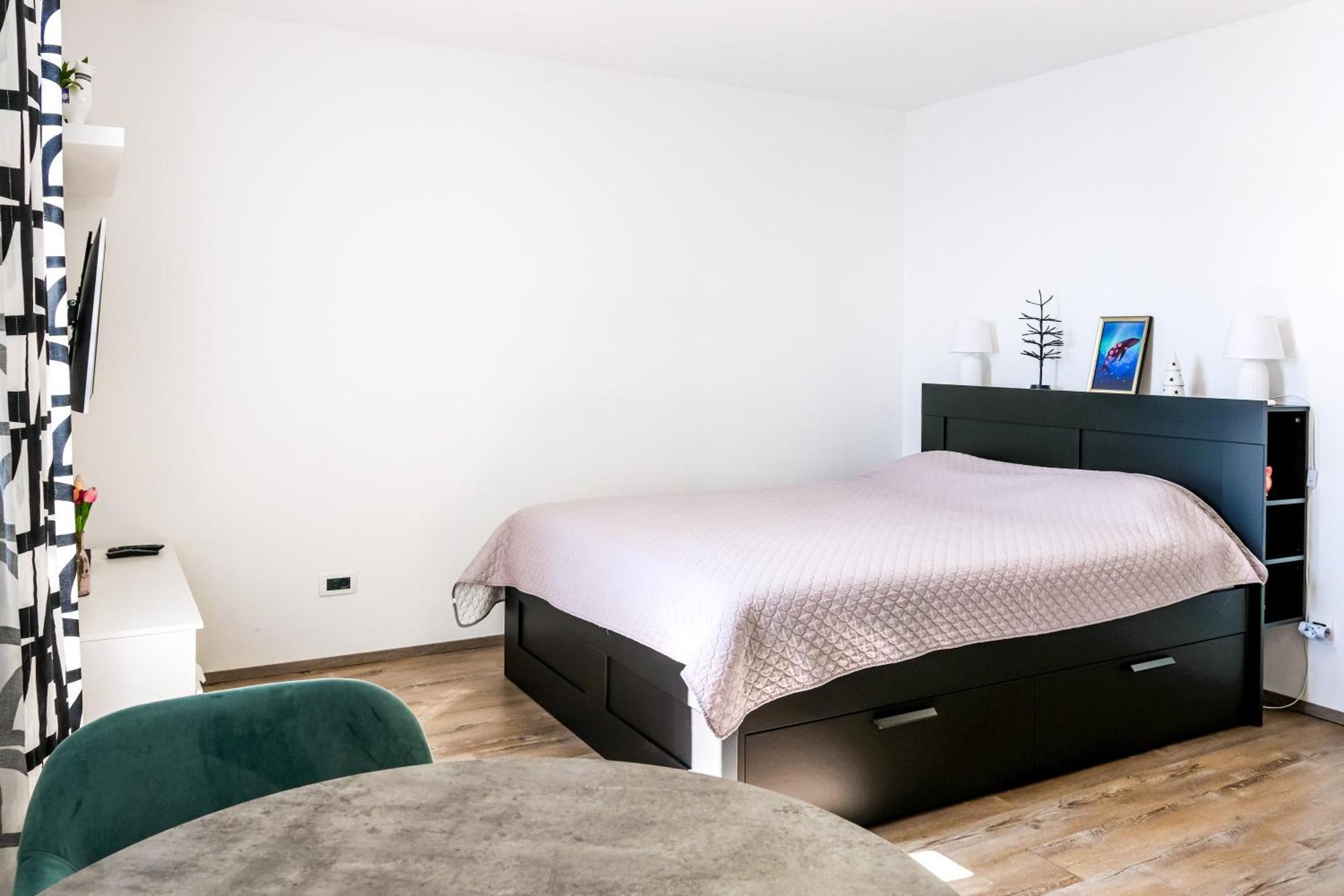 Studio Apartment Above Promenade W Terrace & Parking Рабац Екстериор снимка